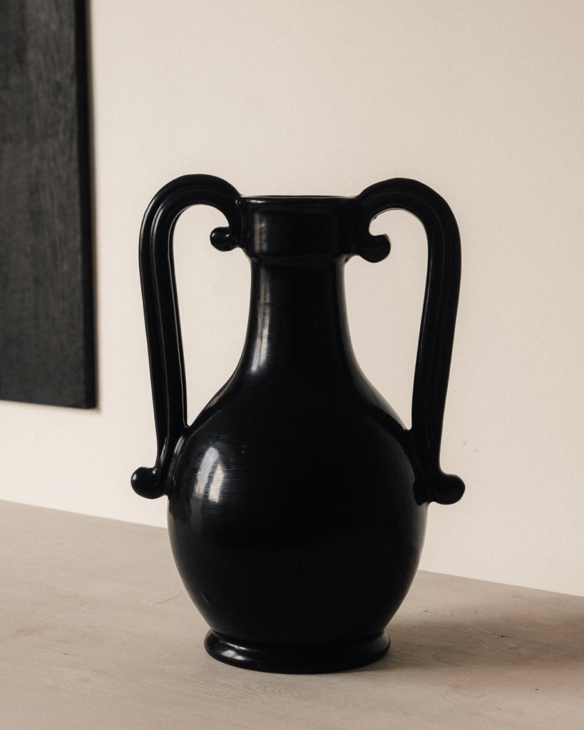 A List of 10 essential pieces blending culture, design, and fashion, selected for discerning and curious readers. Here a Vase mid century antiques